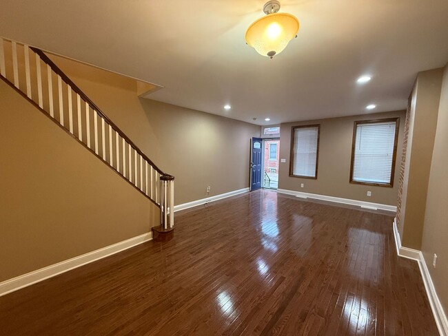 Building Photo - Charming South Philly Home in the Pennsport/Queen Village Area