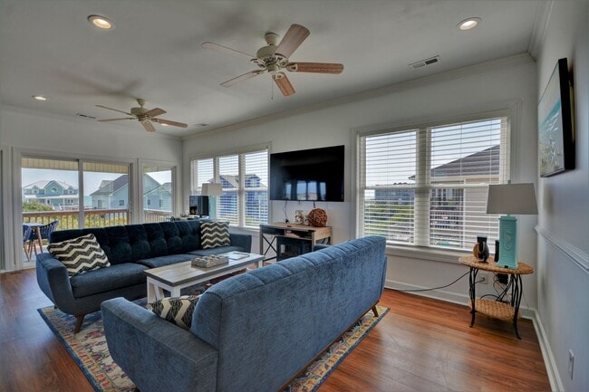 Building Photo - North Topsail Beach 5 Bedroom 4.5 Bathroom...