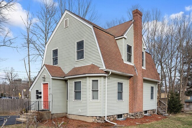 Building Photo - 20 Holt Rd