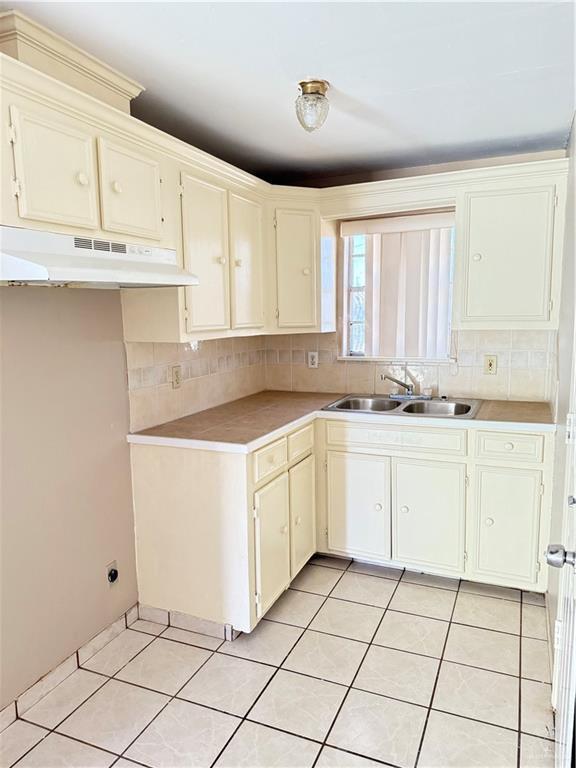 Building Photo - 18 Royal Palm St