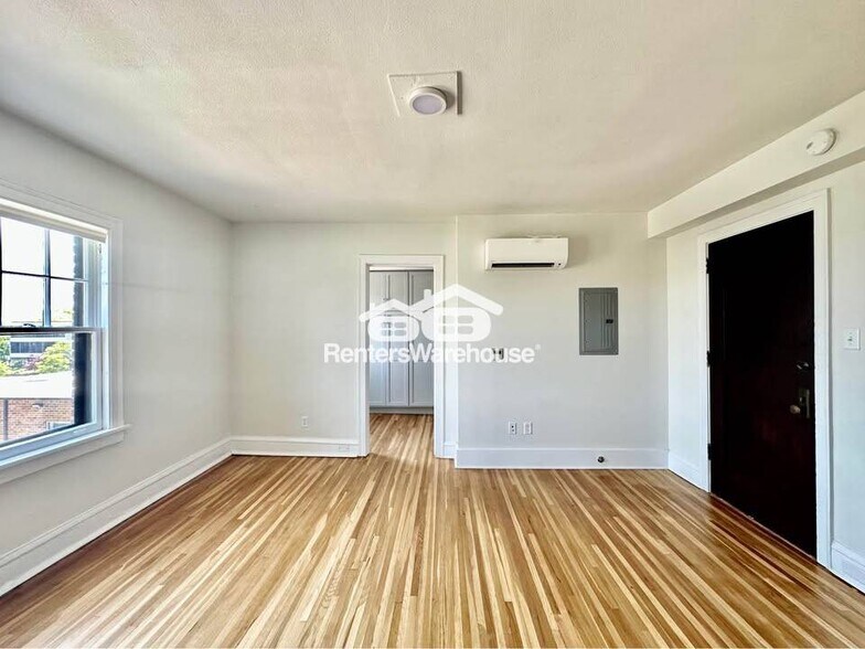 Primary Photo - 2305 Grand Ave