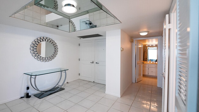 Building Photo - 5540 N Ocean Dr