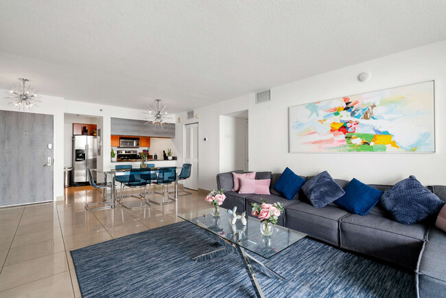 Building Photo - 1200 Brickell Bay Dr