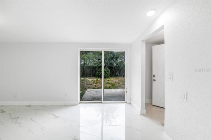 Building Photo - 2110 Alemanda Dr