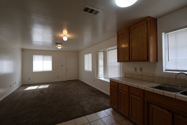 Building Photo - Spacious 3-Bedroom Duplex with Private Patio – North Bakersfield