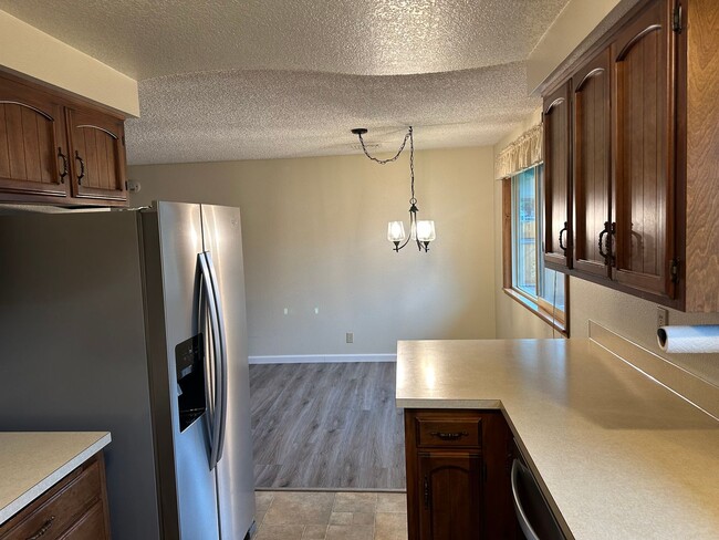 Building Photo - Beautiful 3 bedroom 2 bathroom house in a ...