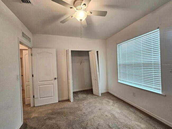 Building Photo - 3050 Beacon Dr