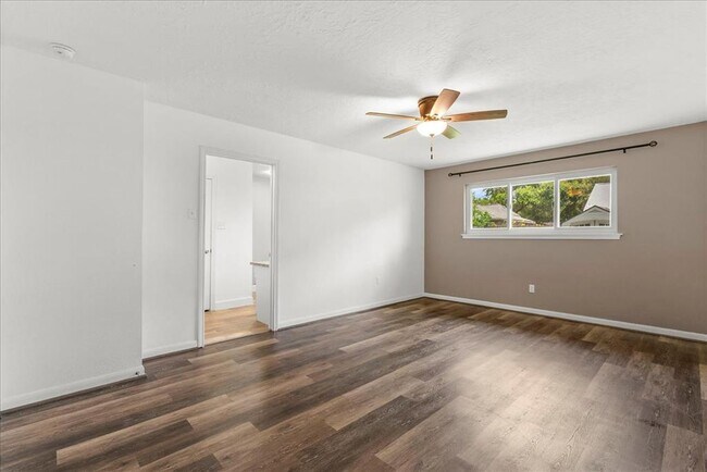 Building Photo - 3319 Meadowcreek Dr