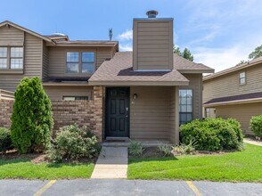 Building Photo - ONE FREE MONTH ON 13 MONTH LEASE! Welcome to this charming 3-bedroom, 2-bath condo located in the...