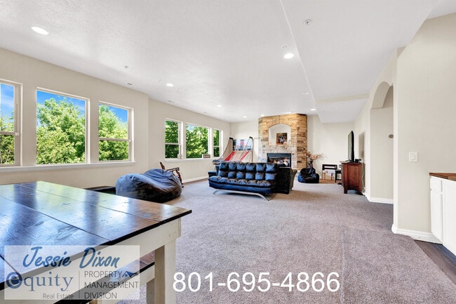 Building Photo - 567 E Greystone Dr