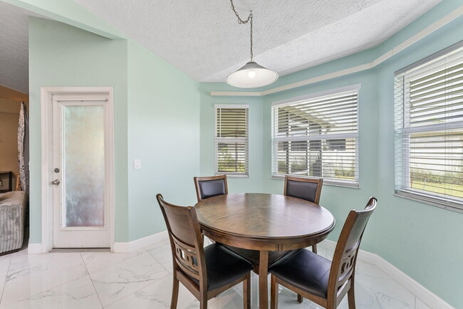 Building Photo - 1622 SW Realty St