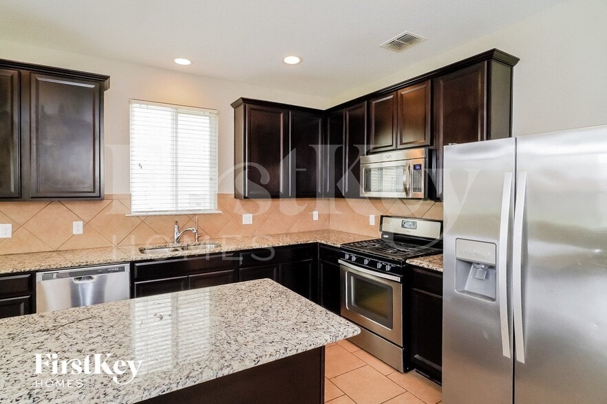 Building Photo - 10514 Century Farm Dr