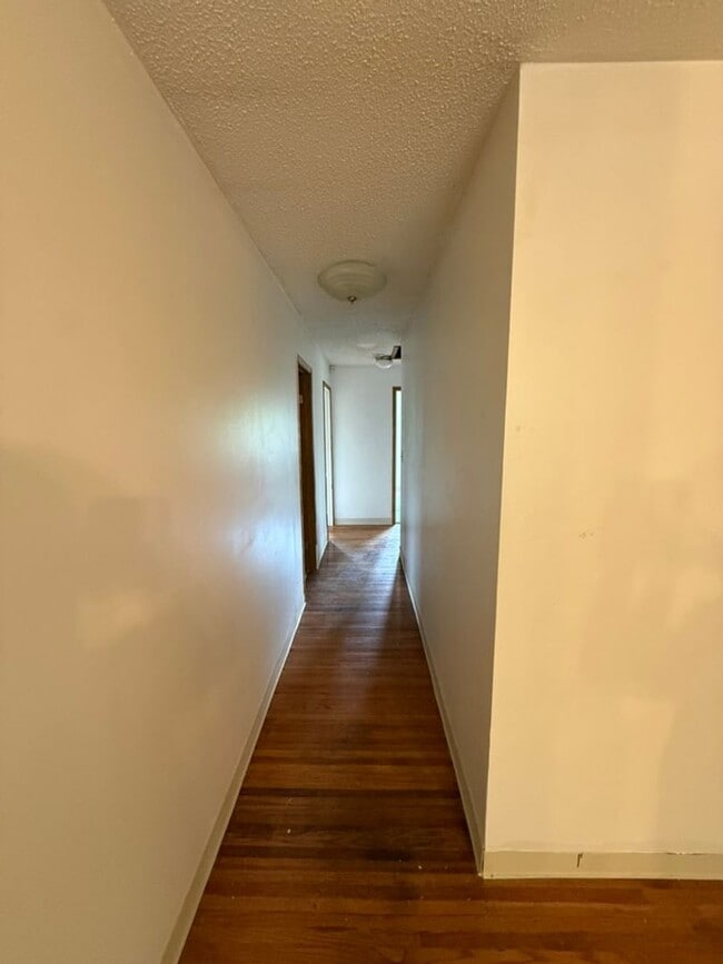 Building Photo - 4521 Lauesen Ave