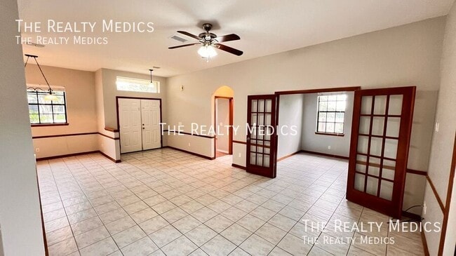 Building Photo - 2372 Sunnyview Dr