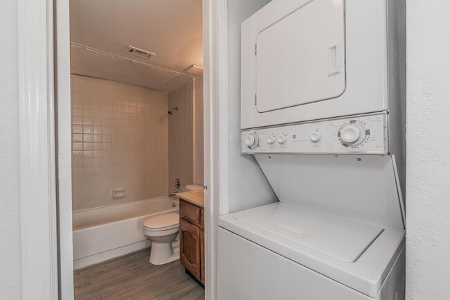 Building Photo - 3125 Sondra Dr