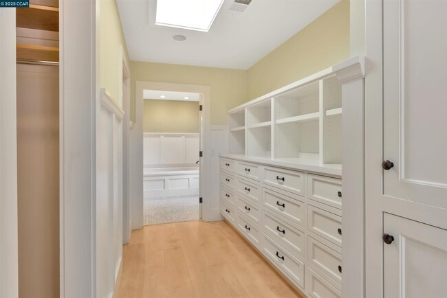 Building Photo - 772 John Way