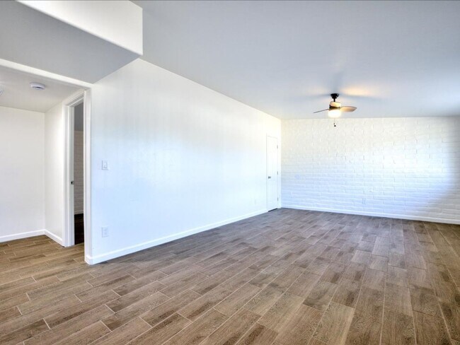 Building Photo - Beautifully Updated 1 Bedroom Home – Ready...
