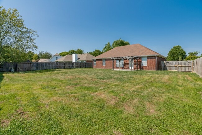 Building Photo - 3 Bedroom 2 Bath Beautiful West Fayetteville home!! Great Location, Great yard!!