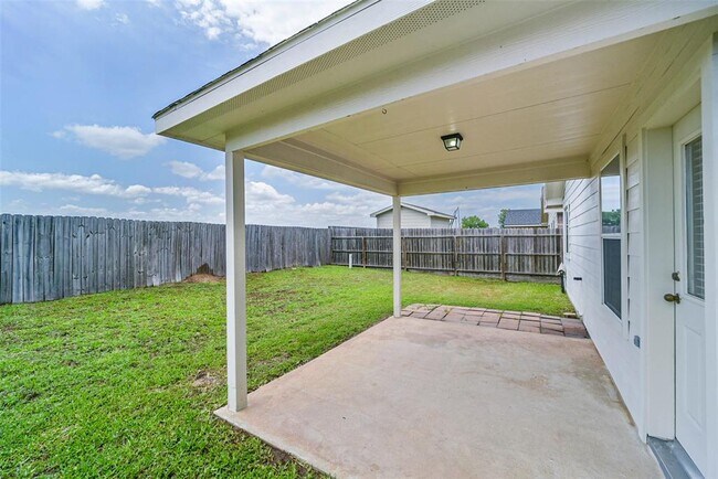 Building Photo - 9911 Driftwood Park Dr