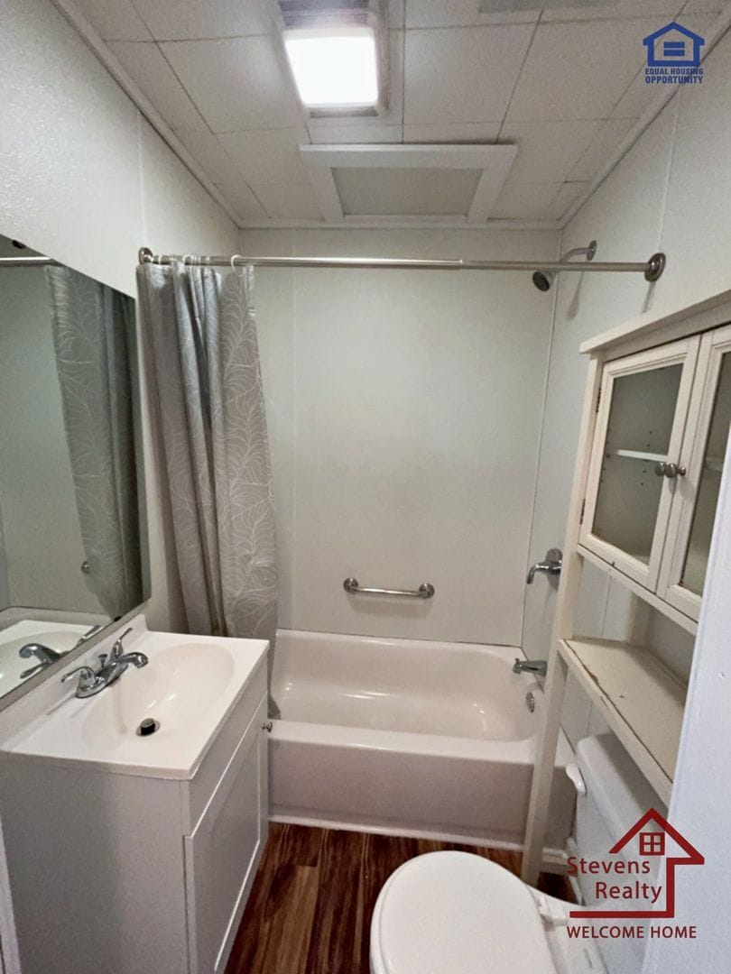 Building Photo - 117 Poplar St