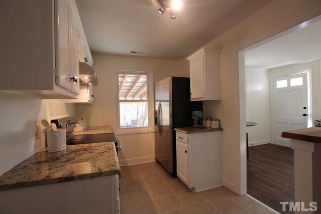 Building Photo - Updated single-family home in downtown Raleigh