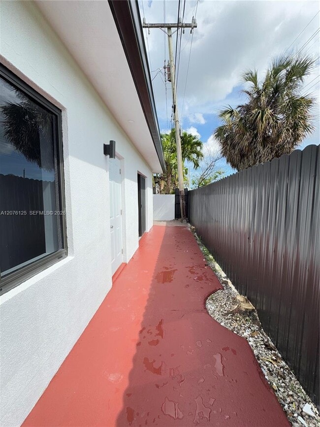 Building Photo - 10330 SW 35th Terrace