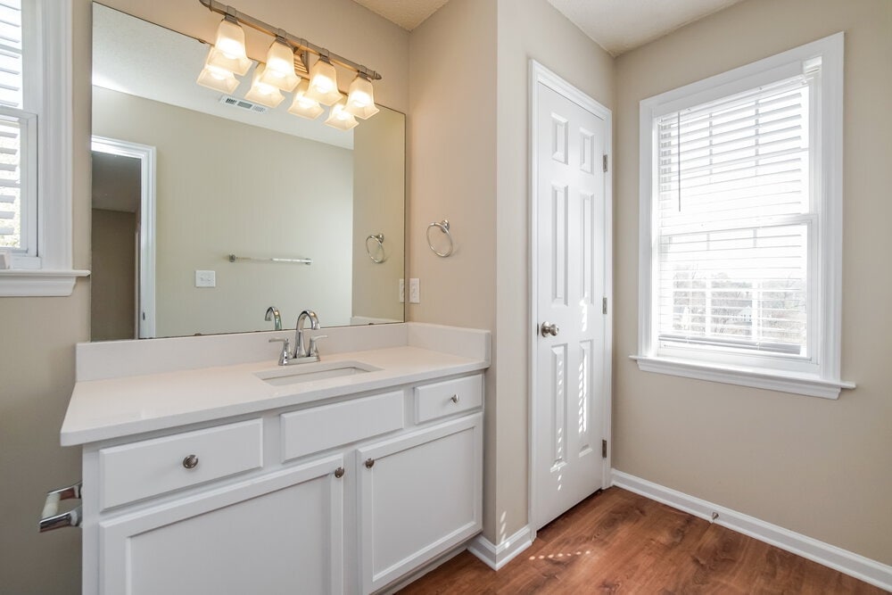 Building Photo - 1969 Shadow Glen Dr