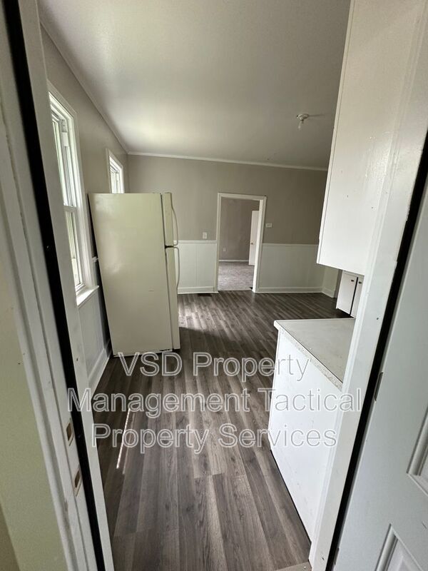 Building Photo - 6709 Fullerton Ave