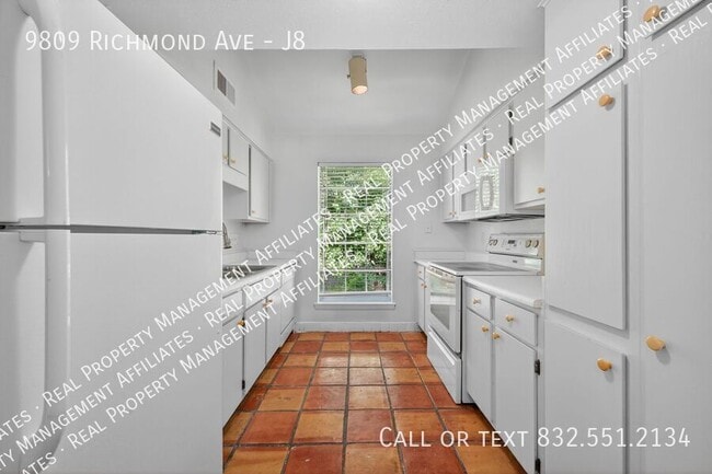 Building Photo - 9809 Richmond Ave.