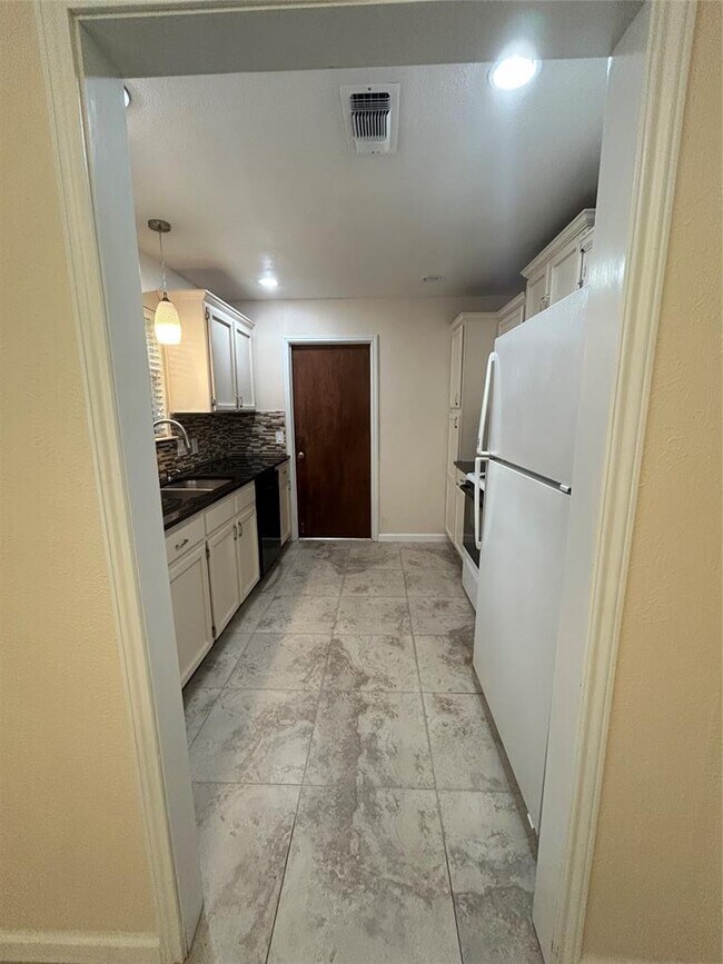 Building Photo - 1012 Mockingbird Dr