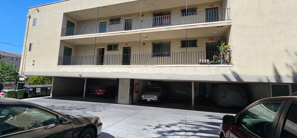 Building Photo - 206 N Beverly Park