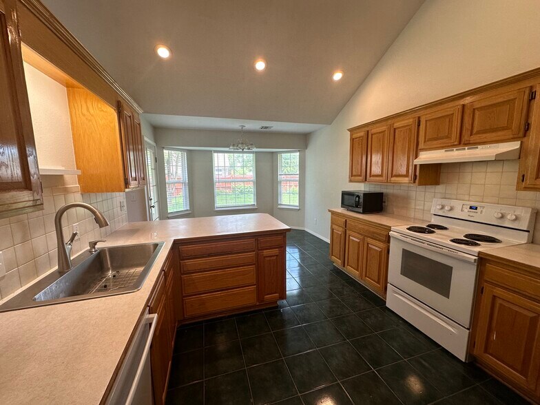 Building Photo - 312 Edgehill Ave