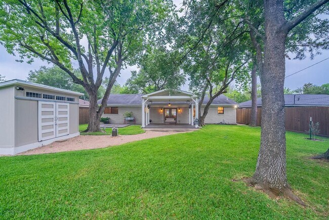Building Photo - 5810 Effingham Dr