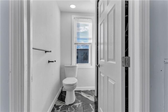 Building Photo - 78 Old Oak Ave