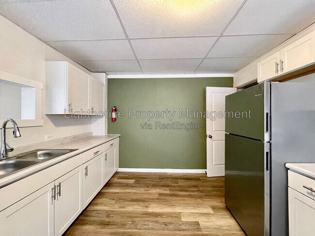 Building Photo - 836 W Grand Ave