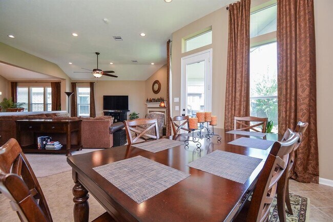 Building Photo - 2715 Farlow Ln
