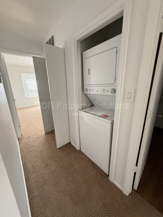 Building Photo - 1928 Buena Vista Dr SE