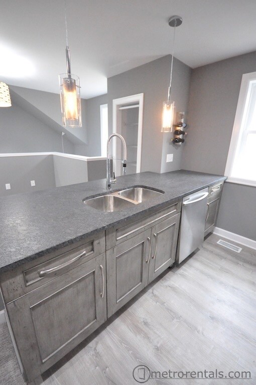 Building Photo - 1501 Perry St