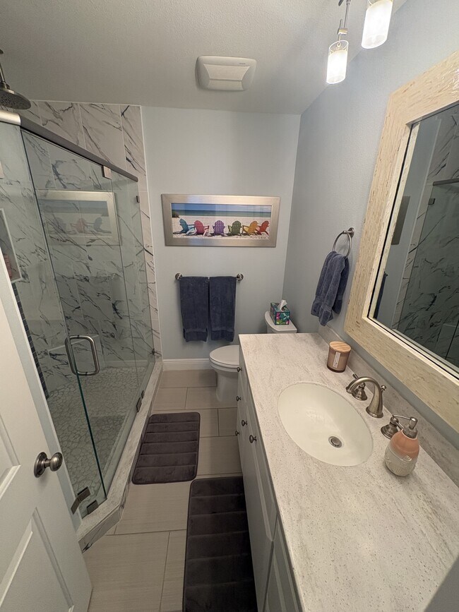 Building Photo - 333 The Esplanade N