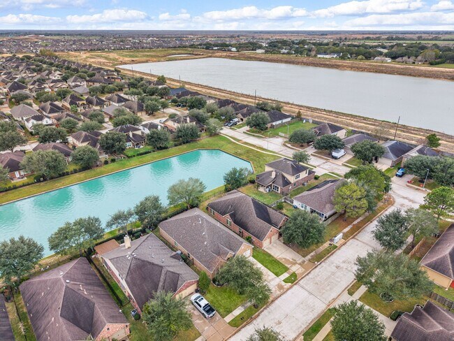 Building Photo - 26323 Crystal Cove Ln