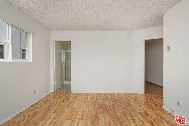 Building Photo - 953 4th St