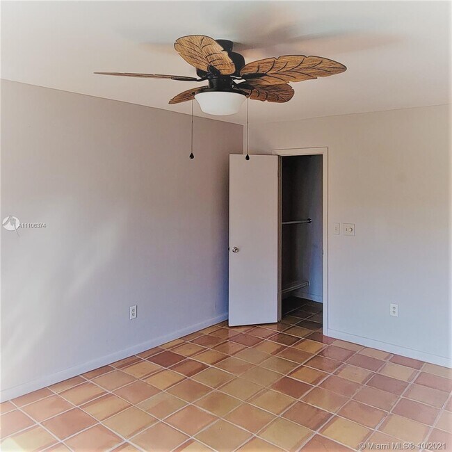 Building Photo - 3000 Sunrise Lakes Dr E