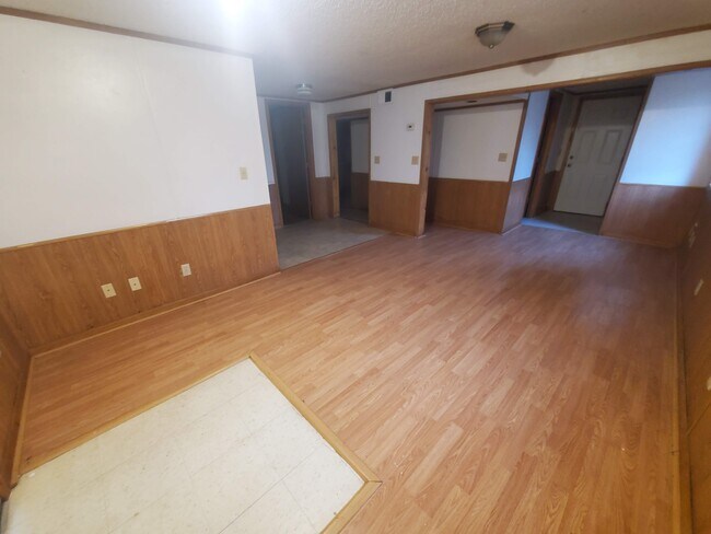 Building Photo - 705 Birch St