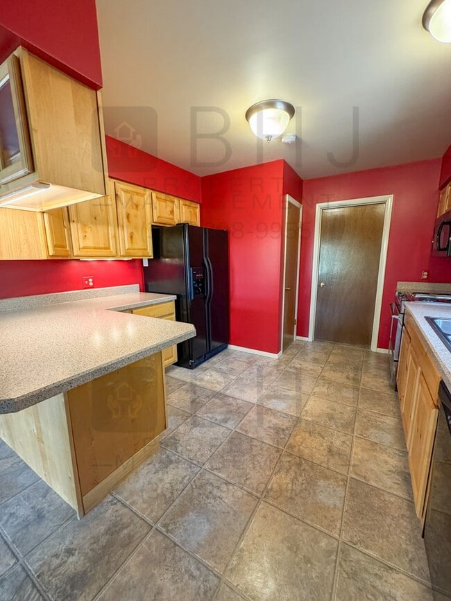 Building Photo - 21 Mills Ln