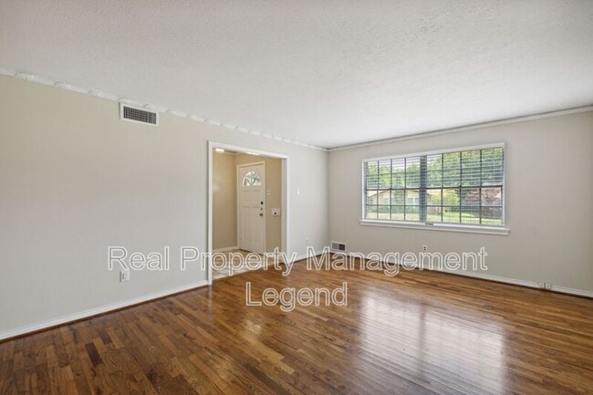 Building Photo - 9007 Sweetwater Dr