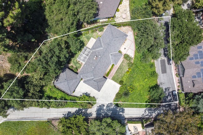 Building Photo - 1290 Clubhouse Dr
