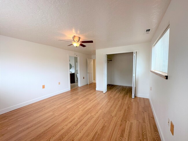 Building Photo - 800 S 3rd W St