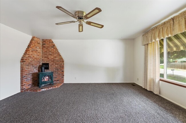 Building Photo - 6190 N Shandee Dr