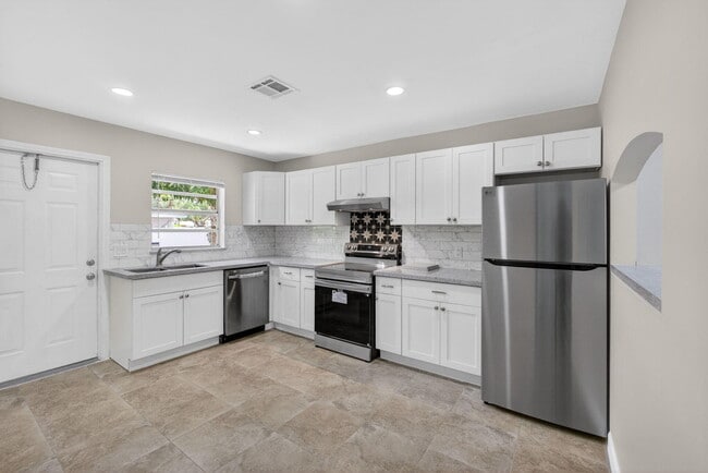 Building Photo - 9484 Sun Ct