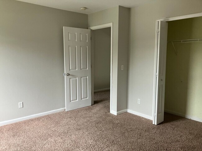 Building Photo - 426 Live Oak Walk